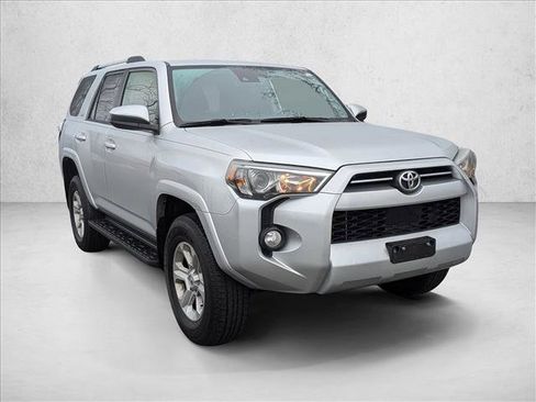 Used 2020 Toyota 4Runner SR5 image 3