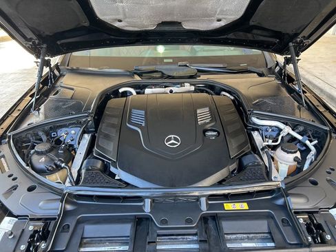 Used 2022 Mercedes-Benz S 580 4MATIC Sedan w/ AMG Line Package image 13