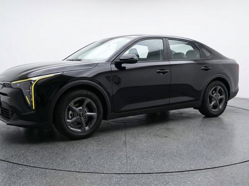 Used 2025 Kia K4 FWD image 3