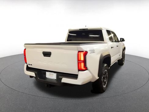 Used 2025 Toyota Tacoma TRD Off-Road image 15