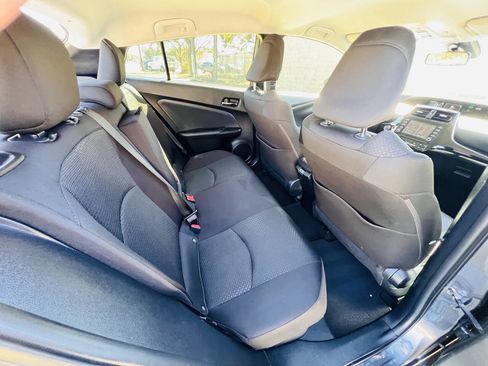 Used 2020 Toyota Prius LE image 33