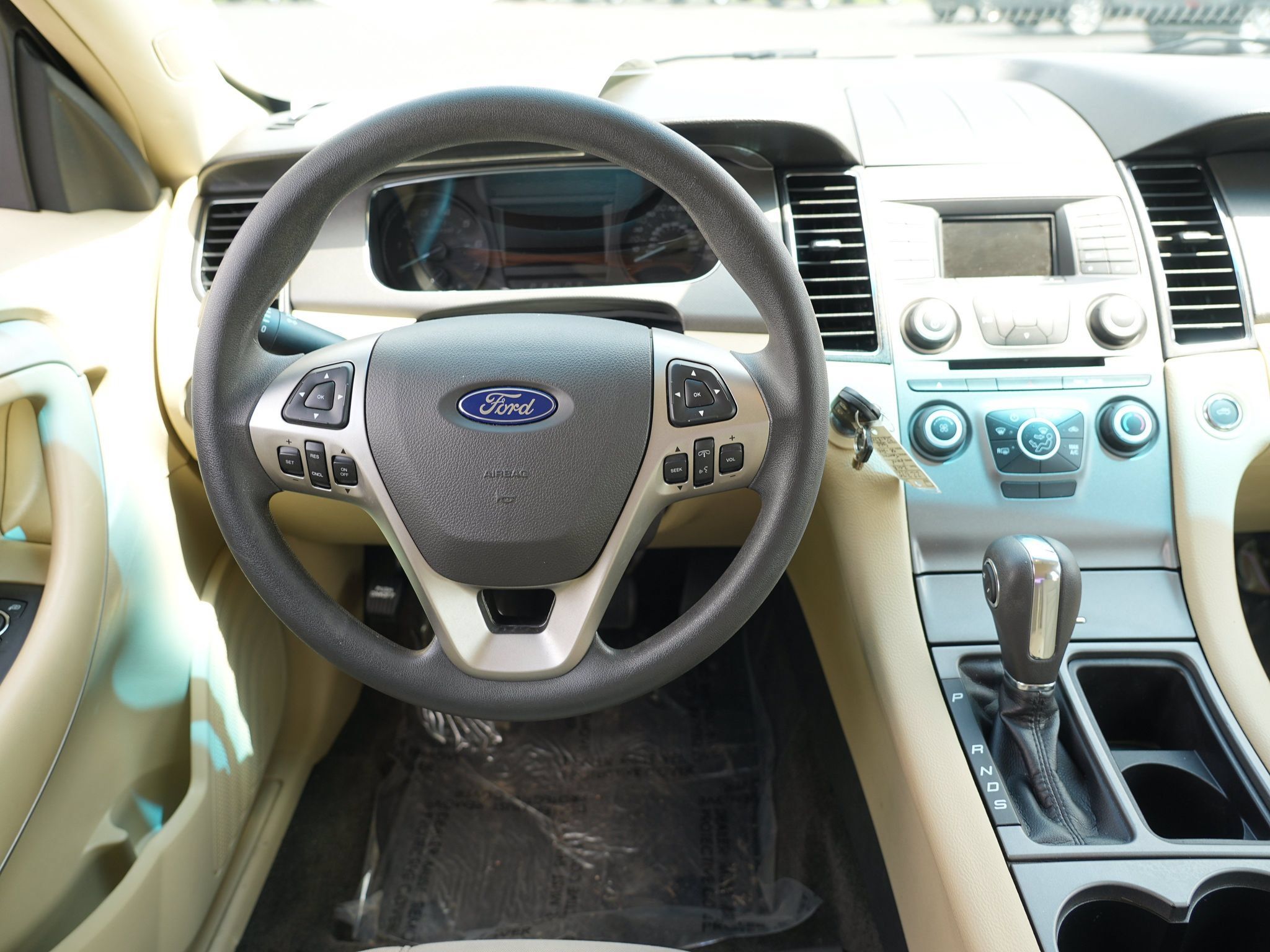 Used 2018 Ford Taurus SE FWD image 21