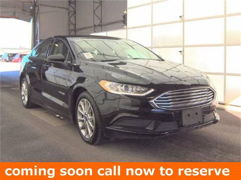 Used 2017 Ford Fusion SE image 1