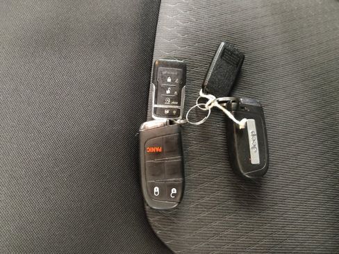 Used 2021 Jeep Renegade Latitude AWD/4WD image 32