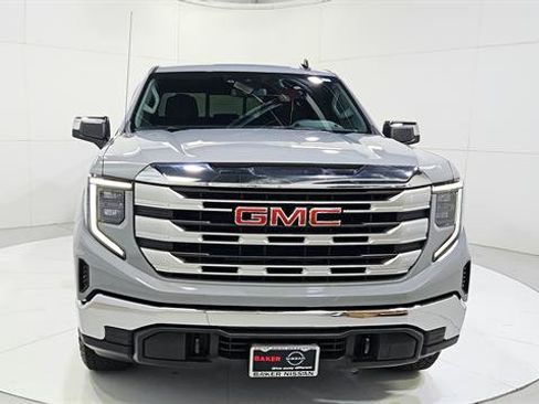 Used 2025 GMC Sierra 1500 SLE w/ Preferred Package AWD/4WD image 2