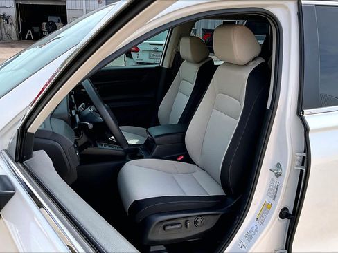 Used 2024 Honda CR-V EX image 8