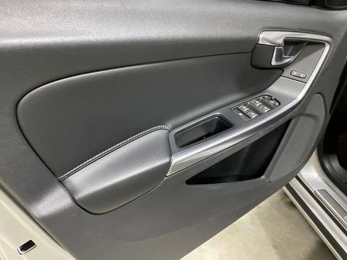Used 2018 Volvo S60 T5 Inscription image 34