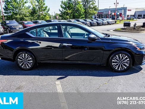 Used 2025 Nissan Altima 2.5 SV FWD image 8
