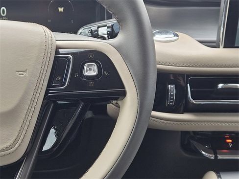 Used 2023 Lincoln Aviator 2WD w/ Premium Package image 28