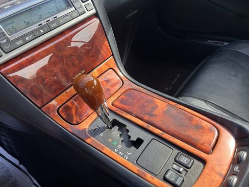 Used 2002 Lexus SC 430 Convertible image 25