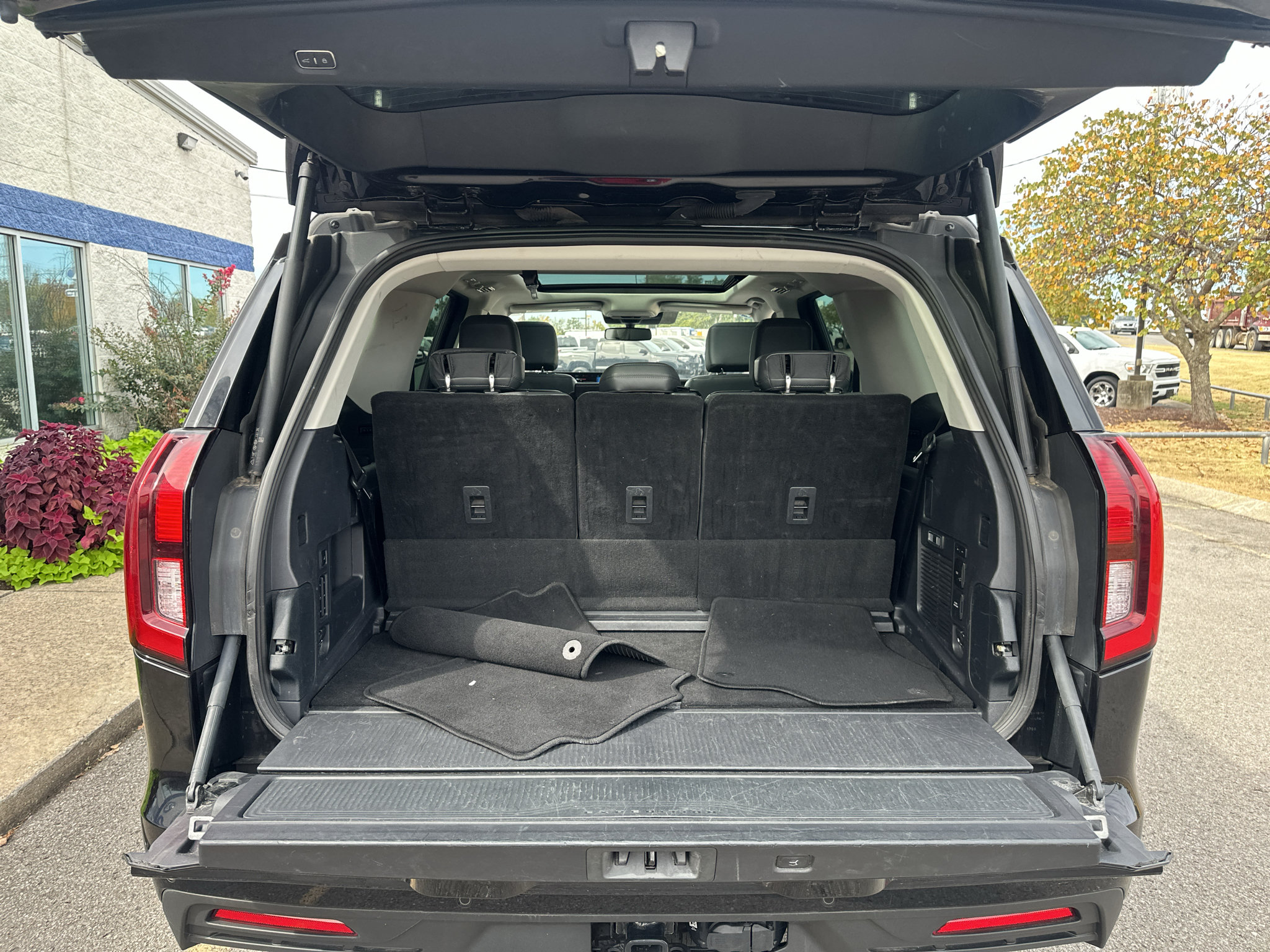 Used 2025 Ford Expedition Active AWD/4WD image 16