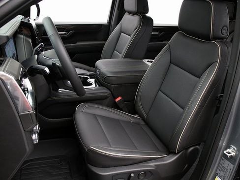 New 2026 GMC Yukon XL Elevation w/ LPO, Floor Liner Package image 9