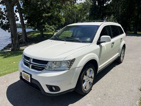 Used 2012 Dodge Journey R/T w/ Flexible Seating Group AWD/4WD image 2