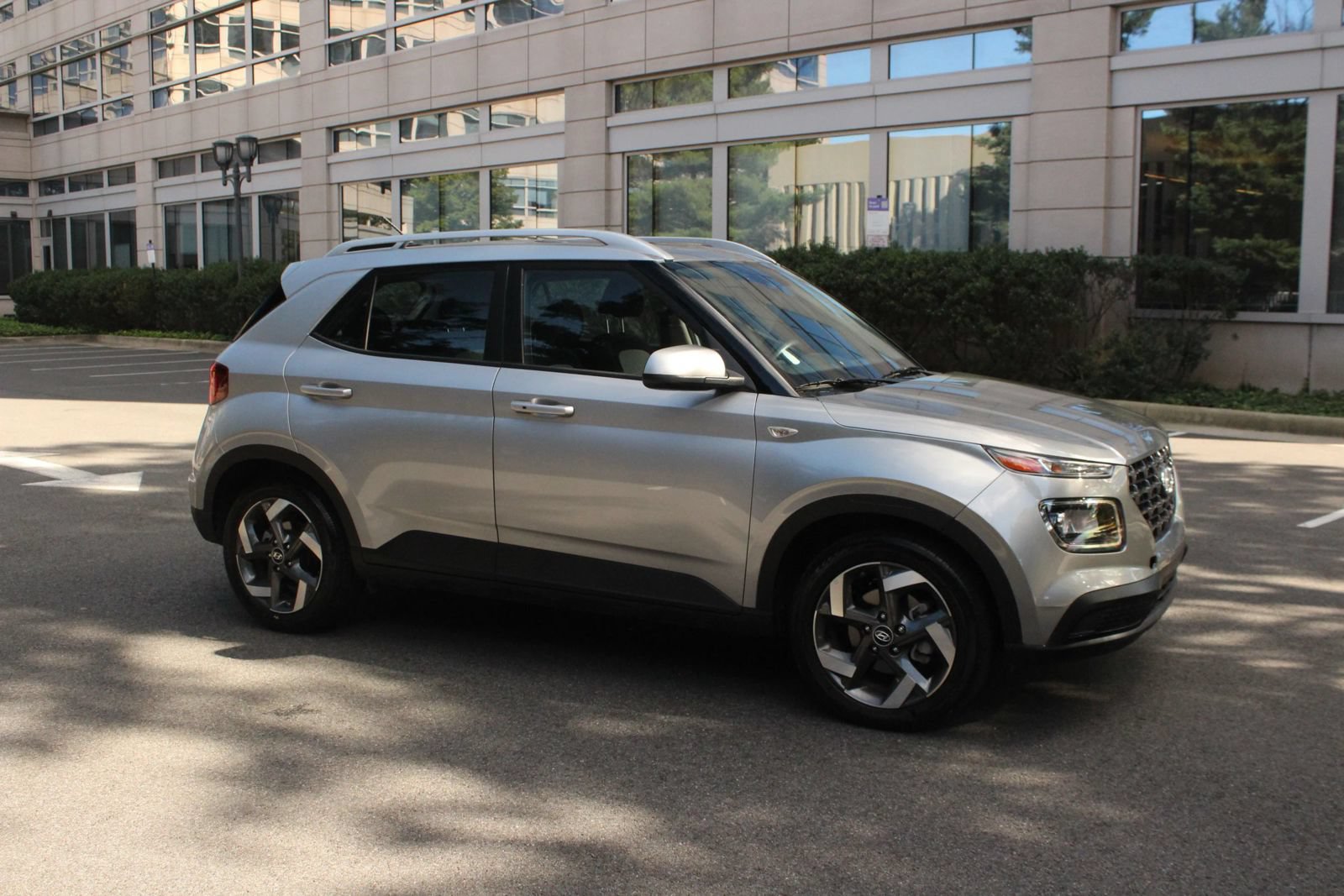 Used 2026 Hyundai Venue SEL FWD image 2