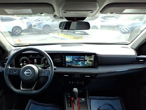 Certified 2025 Nissan Kicks SR image 22