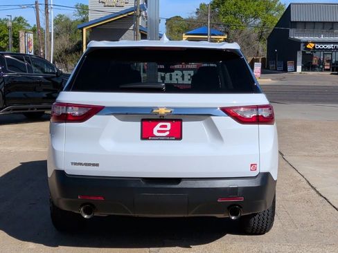 Used 2021 Chevrolet Traverse LS image 7