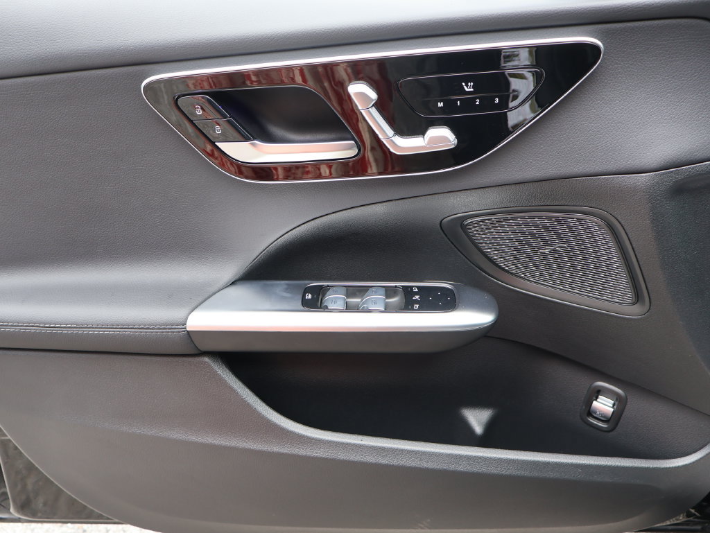 Used 2025 Mercedes-Benz C 300 4MATIC Sedan image 21