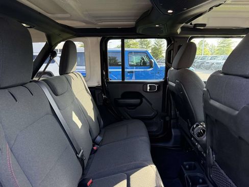 Used 2025 Jeep Wrangler Unlimited Rubicon AWD/4WD image 15