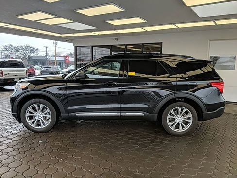 Used 2023 Ford Explorer XLT w/ Equipment Group 202A image 10