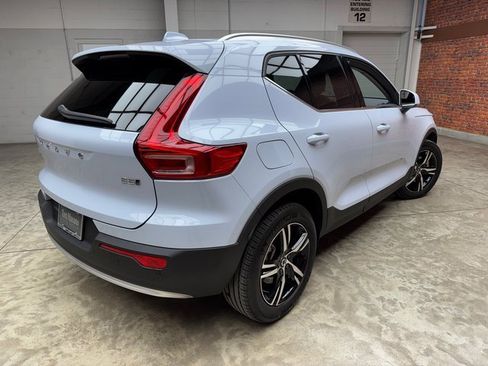 Used 2025 Volvo XC40 B5 Core image 5