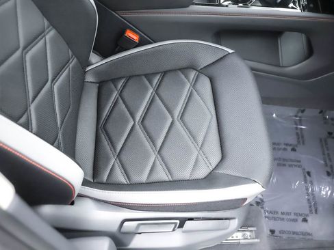 Used 2025 Volkswagen Atlas Peak Edition SE image 31