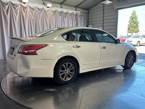 Used 2015 Nissan Altima 2.5 S w/ Special Edition Package FWD image 3