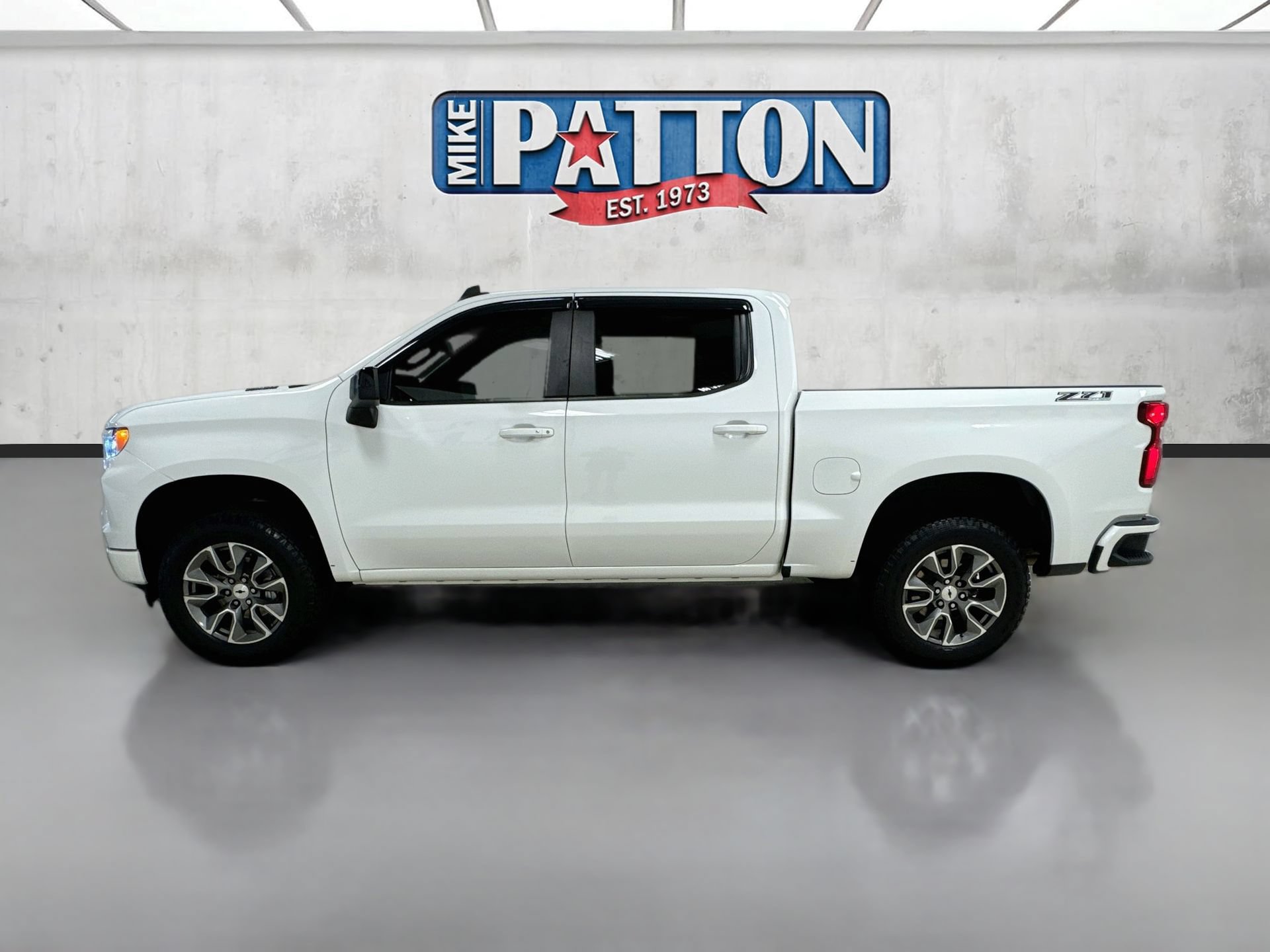 Used 2023 Chevrolet Silverado 1500 RST w/ Convenience Package II AWD/4WD image 4