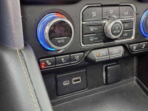 Used 2022 GMC Yukon SLT w/ SLT Premium Package image 5