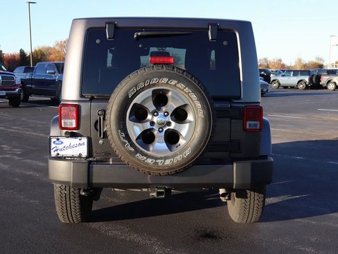 Used 2017 Jeep Wrangler Sahara image 4