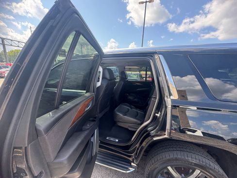 Used 2016 Cadillac Escalade Luxury AWD/4WD image 5