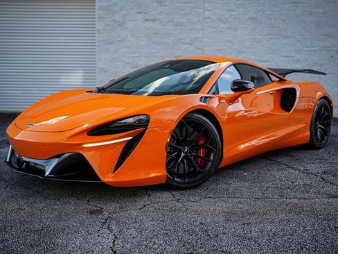 Used 2023 McLaren Artura Performance image 2