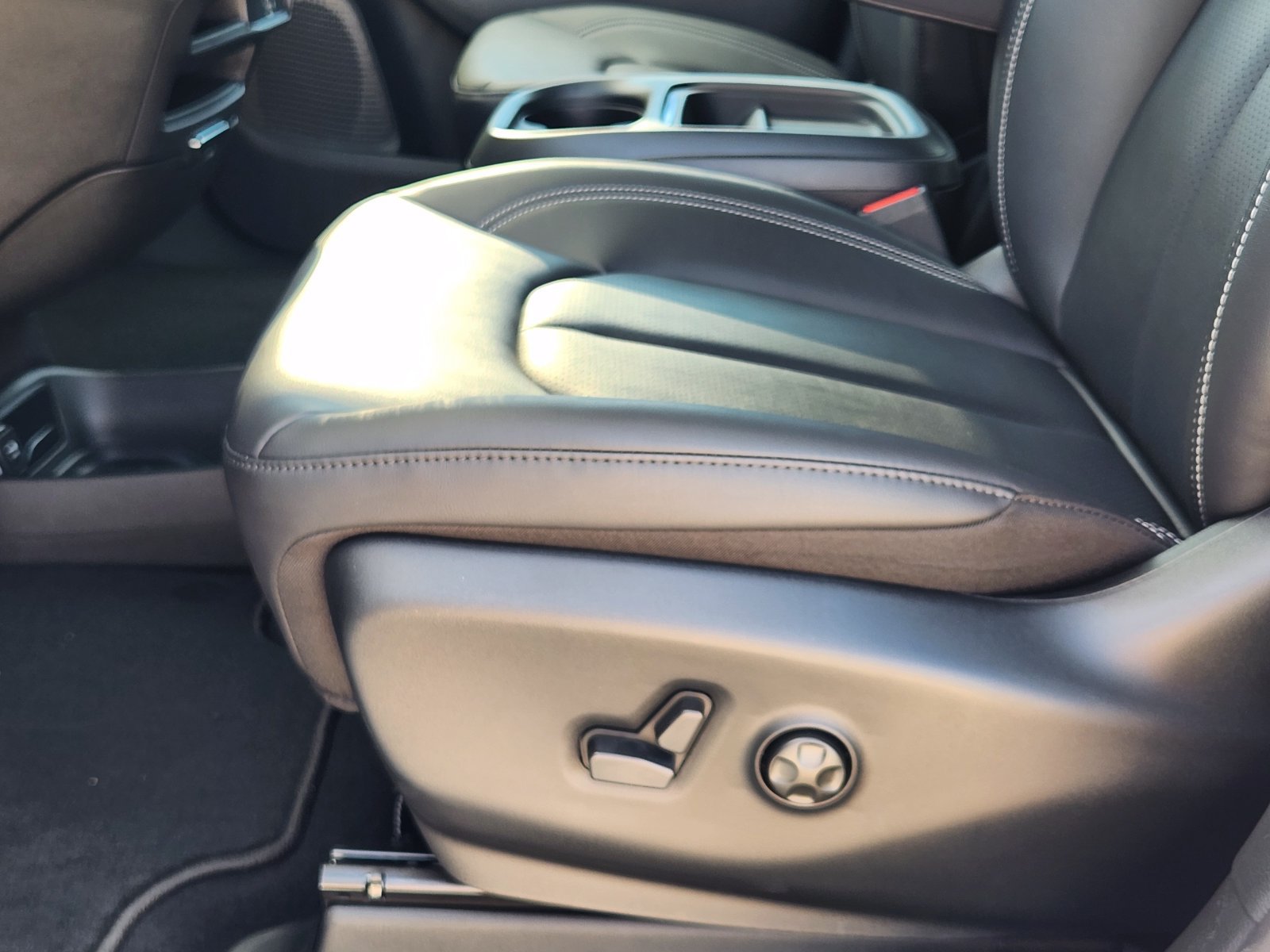 New 2027 Chrysler Pacifica Select FWD image 23