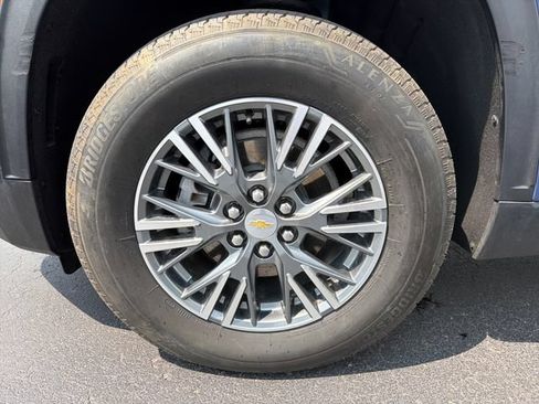 Used 2024 Chevrolet Traverse LS FWD image 31