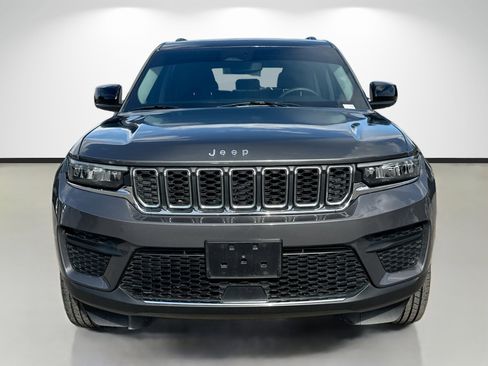 Used 2024 Jeep Grand Cherokee Laredo image 8