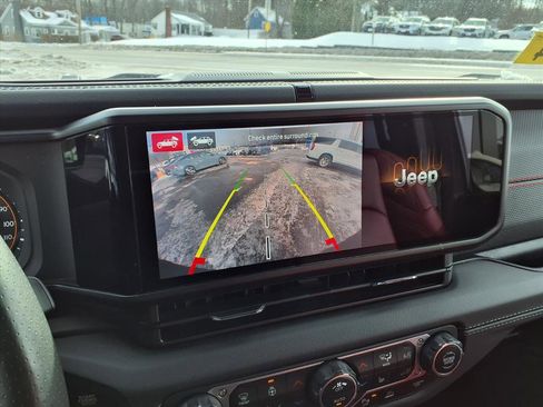 Used 2024 Jeep Wrangler Rubicon 392 image 10