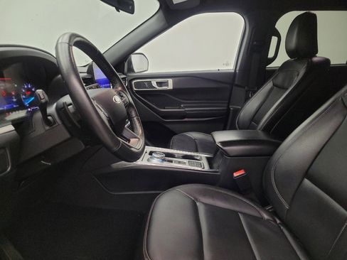 Used 2020 Ford Explorer XLT w/ Equipment Group 202A image 17