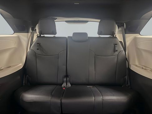 Used 2025 Toyota Sienna Platinum AWD/4WD image 26