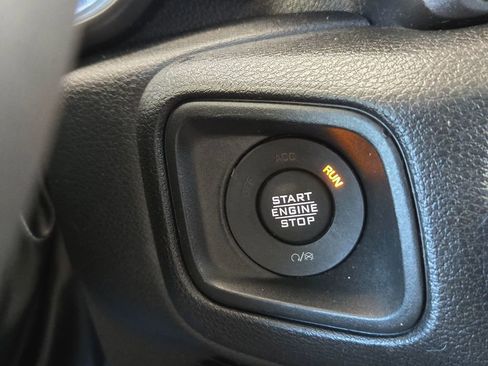 Used 2024 Jeep Gladiator Sport AWD/4WD image 18