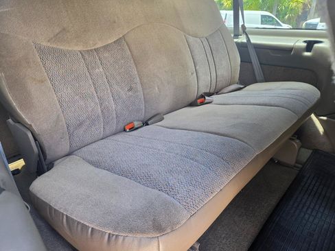 Used 2004 GMC Safari Passenger RWD image 30