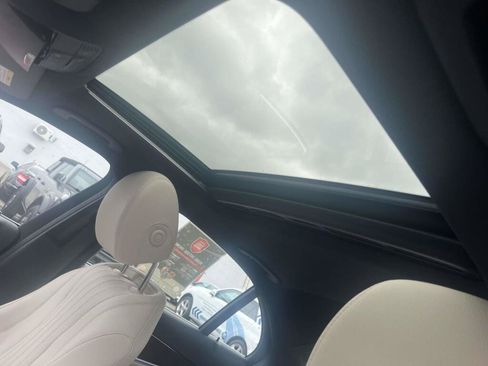 Used 2018 Mercedes-Benz E 400 4MATIC Sedan image 5