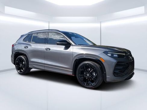 New 2026 Volkswagen Tiguan SE R-Line FWD image 1