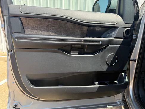 Used 2021 Ford Expedition Max Limited RWD image 21