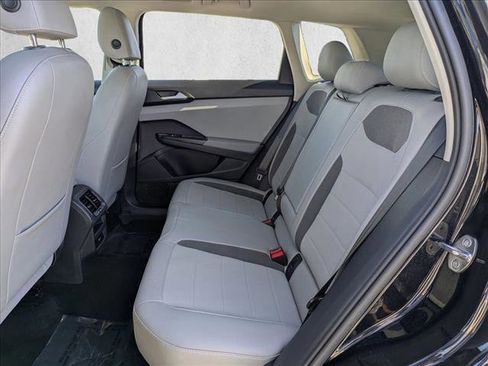 Used 2022 Volkswagen Taos SE image 18