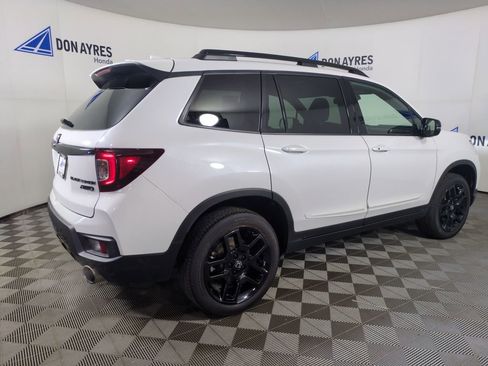 Certified 2024 Honda Passport Black Edition image 9