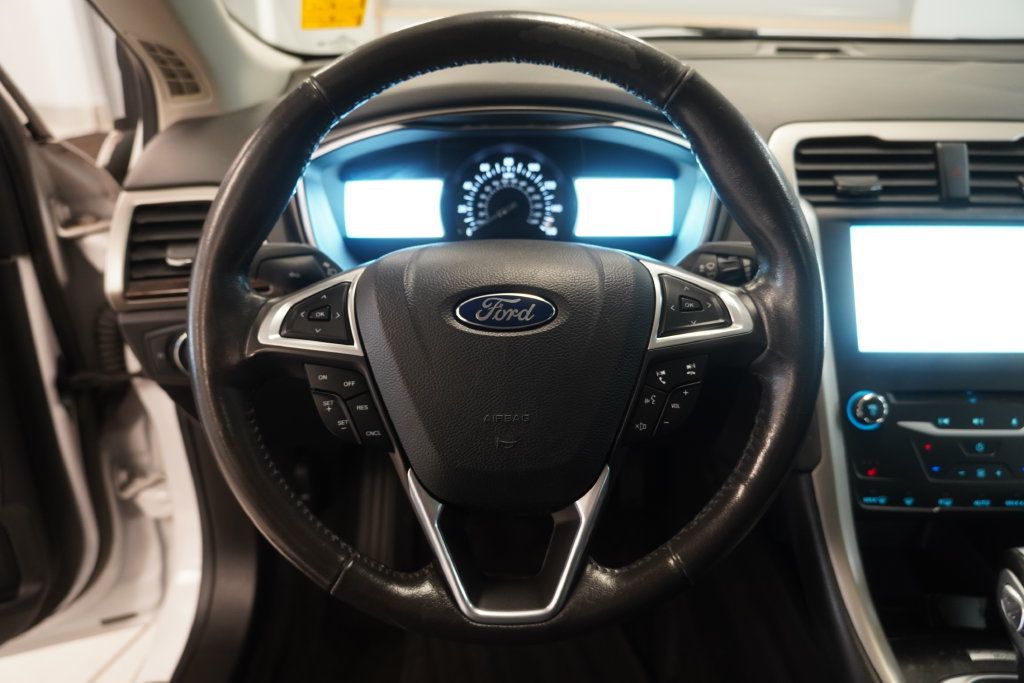 Used 2014 Ford Fusion SE w/ Equipment Group 202A FWD image 14