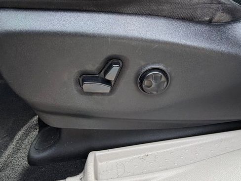 Used 2019 Chrysler Pacifica Touring-L image 25