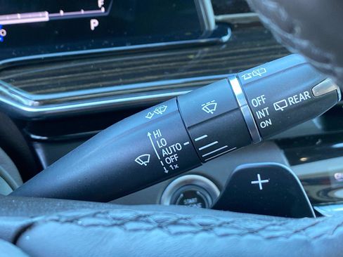 Used 2021 Cadillac Escalade Premium Luxury image 20