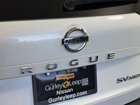 Used 2021 Nissan Rogue SV w/ Premium Package image 16