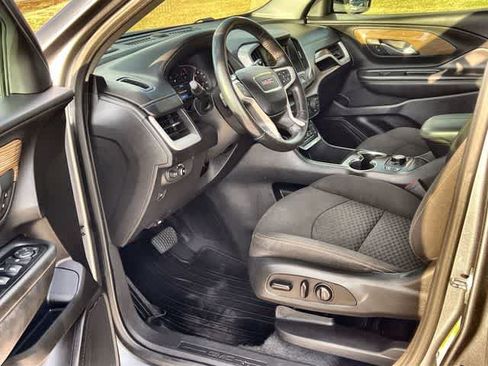 Used 2020 GMC Terrain SLE w/ Driver Convenience Package FWD image 3