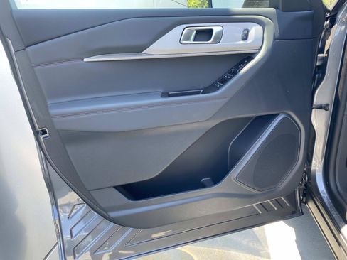 New 2026 Ford Explorer Active RWD image 13